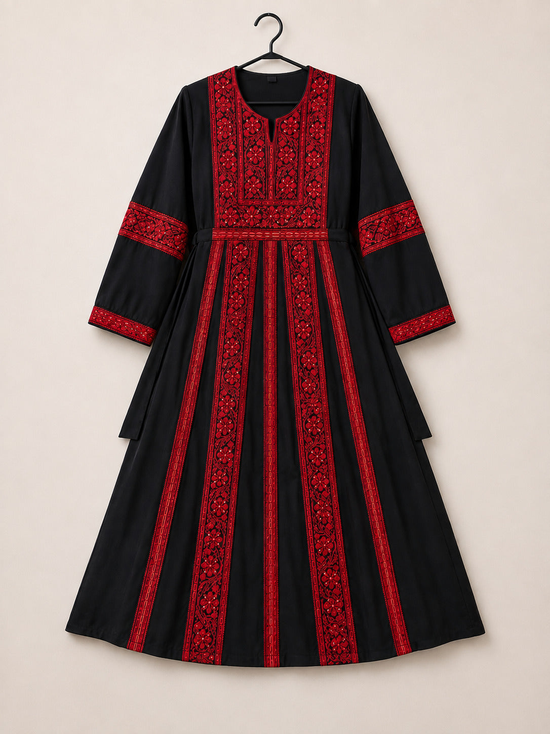 Kaftan brodé noir et rouge